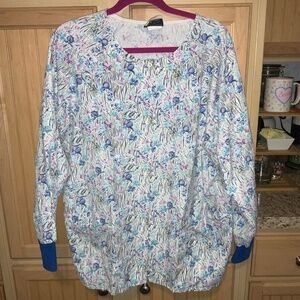 Women’s flower print long sleeve scrub jacket preowned size MEDIUM